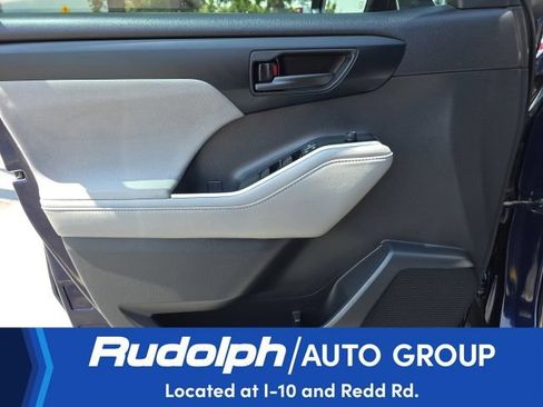 Used 2021 Toyota Highlander L FWD image 11