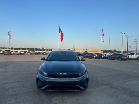 Used 2023 Kia Forte LXS FWD image 4