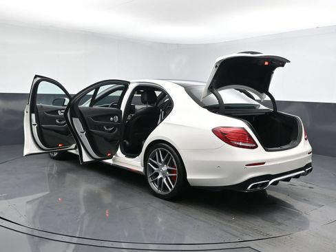 Used 2018 Mercedes-Benz E 63 AMG S image 28