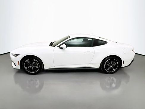 Used 2024 Ford Mustang Coupe image 4