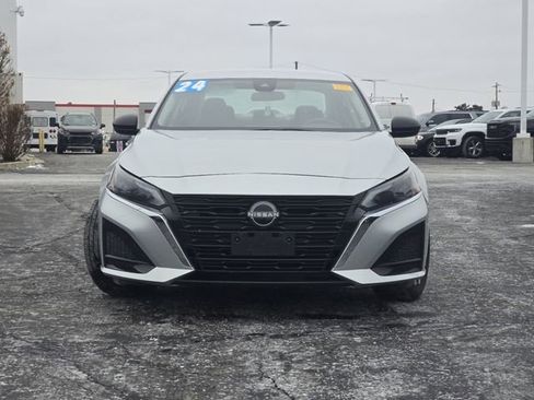 Used 2024 Nissan Altima 2.5 SV image 10