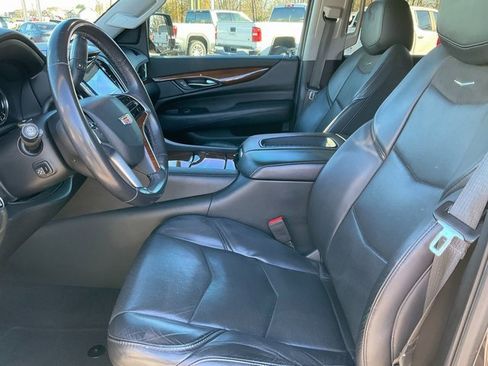 Used 2018 Cadillac Escalade ESV Luxury image 5