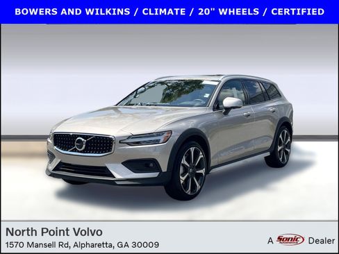 Certified 2025 Volvo V60 B5 Cross Country Ultra image 1