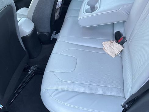 Used 2023 Hyundai Elantra Limited image 5