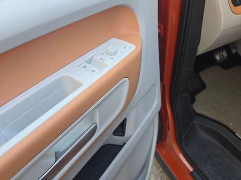 Used 2025 Volkswagen ID. Buzz 1st Edition image 17