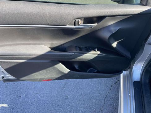 Used 2022 Toyota Camry SE image 27