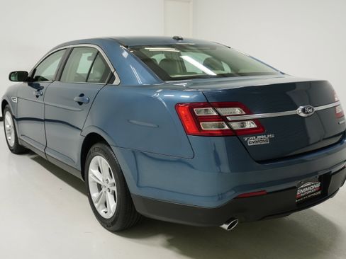 Used 2018 Ford Taurus SE image 6