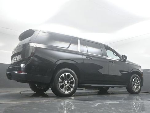 Used 2025 Chevrolet Suburban LT w/ Comfort Package image 34