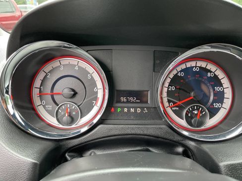 Used 2019 Dodge Grand Caravan SXT image 17