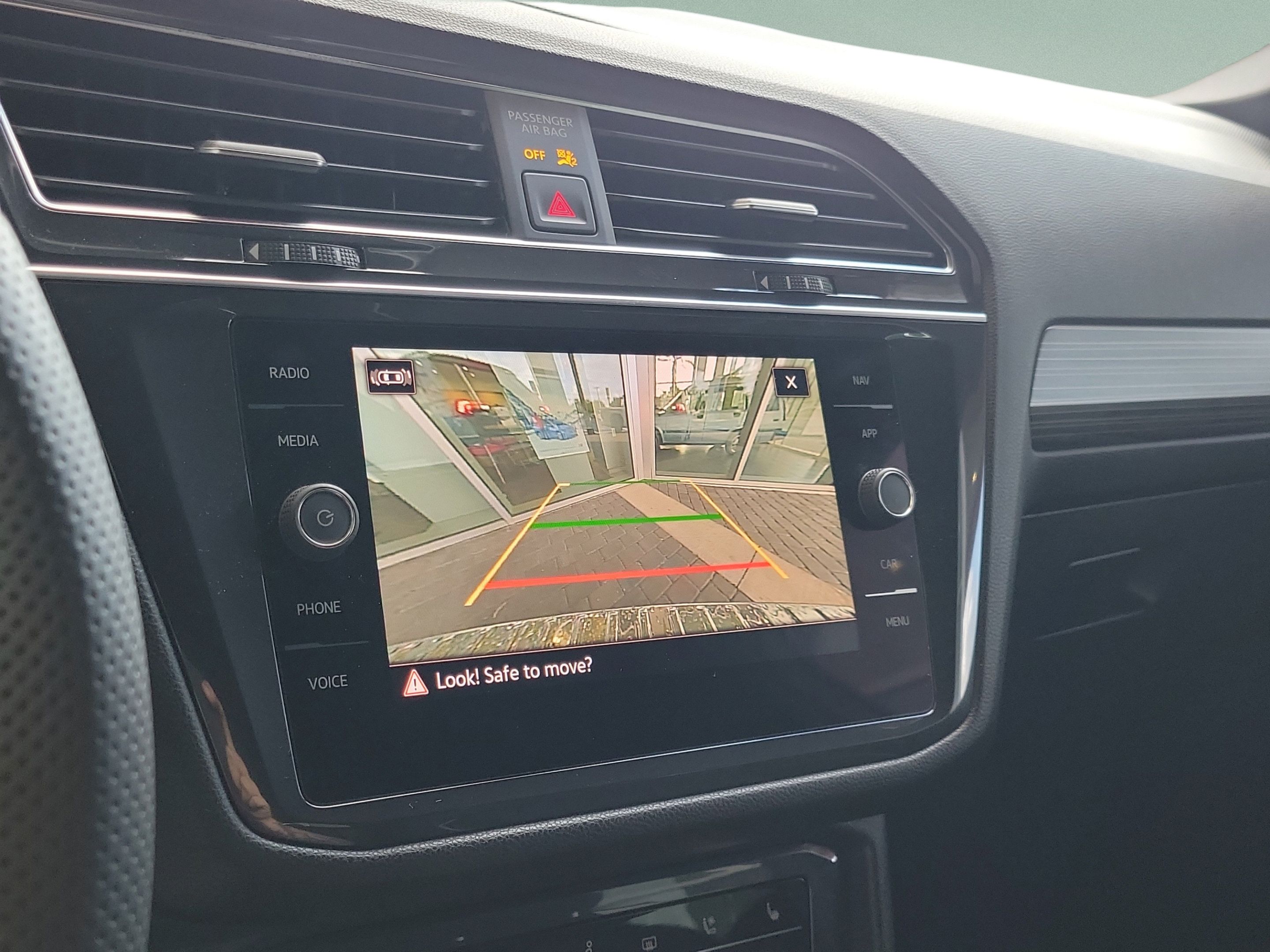 Used 2022 Volkswagen Tiguan SEL R-Line AWD/4WD image 19