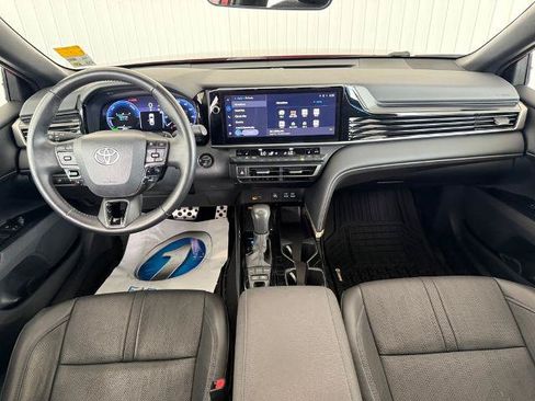 Used 2025 Toyota Camry XSE FWD image 3
