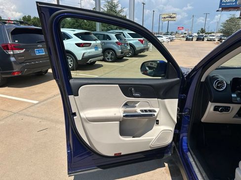 Used 2021 Mercedes-Benz GLB 250 w/ Premium Package image 7