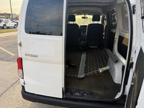 Used 2019 Nissan NV200 S image 22