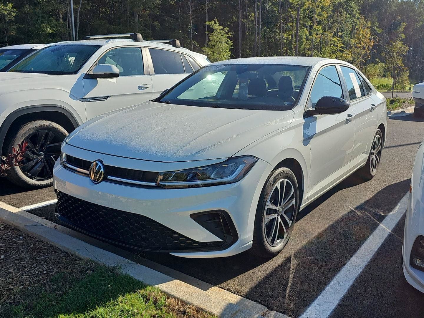 Used 2025 Volkswagen Jetta Sport FWD image 2