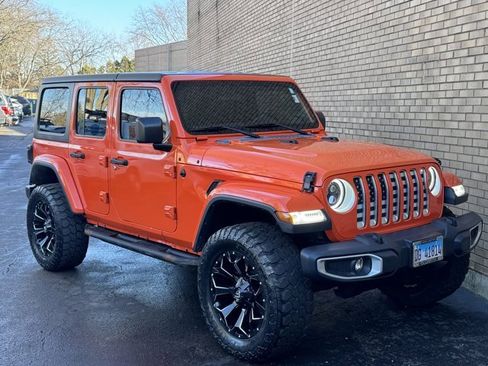 Used 2019 Jeep Wrangler Unlimited Sahara image 2