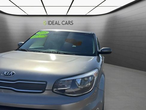 Used 2018 Kia Soul FWD image 2
