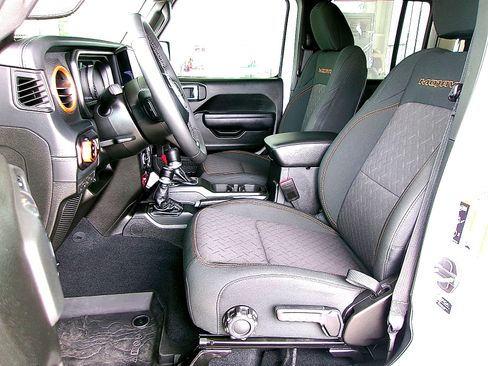 Used 2025 Jeep Gladiator Mojave w/ Safety Group AWD/4WD image 14