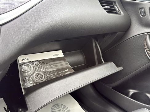 Used 2016 Chevrolet Impala LT w/ Convenience Package image 32