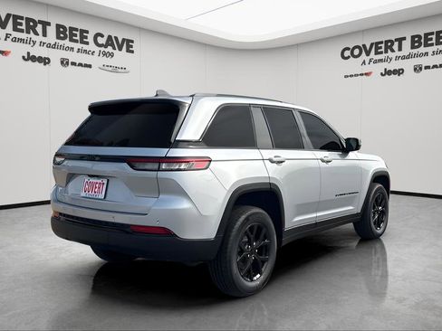 New 2025 Jeep Grand Cherokee Altitude image 9