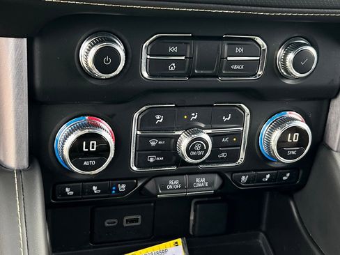 Used 2024 GMC Yukon SLT image 15
