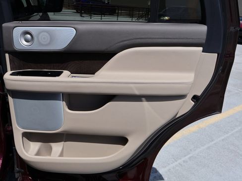 Used 2024 Lincoln Navigator Reserve AWD/4WD image 17