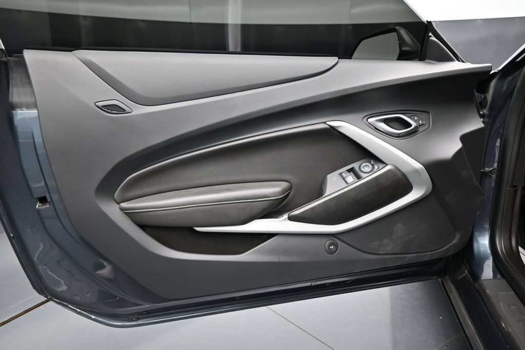 Used 2022 Chevrolet Camaro LT RWD image 10