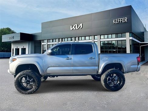 Used 2022 Toyota Tacoma TRD Sport image 5
