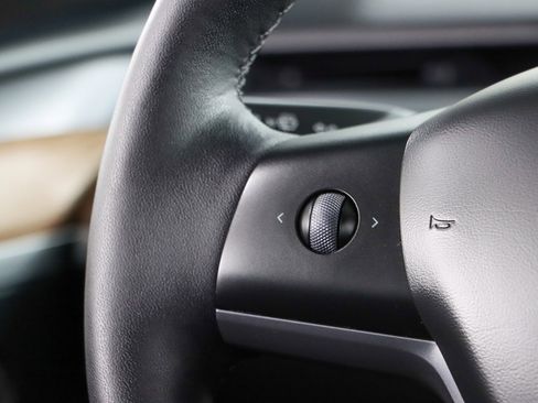 Used 2023 Tesla Model Y Long Range image 13