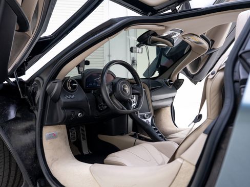 Used 2018 McLaren 720S image 2