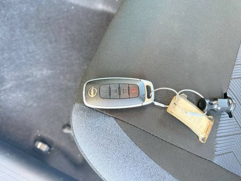 Used 2025 Nissan Versa SV FWD image 21