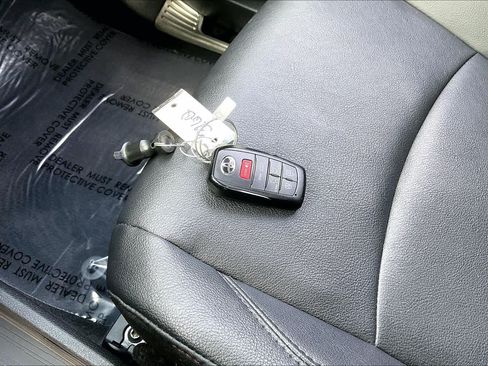 Used 2026 Toyota Sienna XSE AWD/4WD image 15
