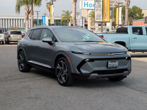 Used 2026 Chevrolet Equinox EV LT w/ Convenience Package II image 3