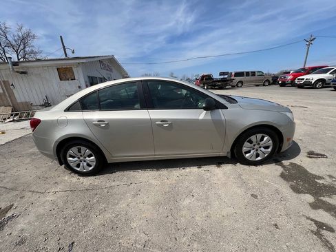 Used 2013 Chevrolet Cruze LS FWD image 14