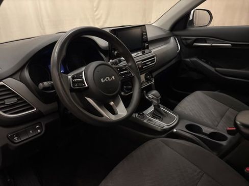 Used 2023 Kia Seltos LX image 12