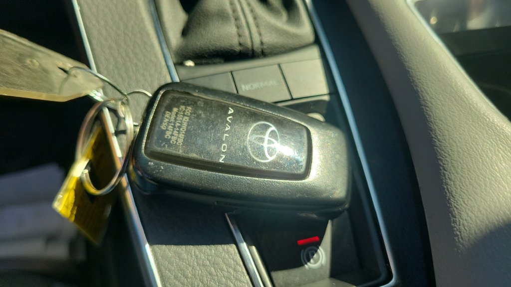 Used 2022 Toyota Avalon Limited w/ Advanced Safety Package FWD image 26