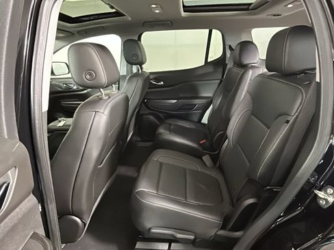 Used 2023 GMC Acadia SLT w/ Technology Package FWD image 32