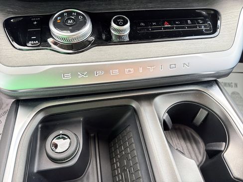Used 2025 Ford Expedition Platinum AWD/4WD image 27