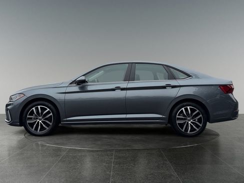 Used 2025 Volkswagen Jetta SE FWD image 5