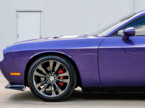 Used 2013 Dodge Challenger SRT8 w/ Harman Kardon Audio Group image 22