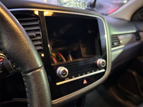 Used 2020 Mitsubishi Outlander SEL image 18