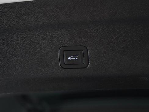 Used 2023 Chevrolet Suburban High Country AWD/4WD image 19