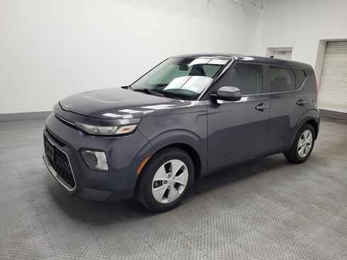 Used 2022 Kia Soul LX image 2
