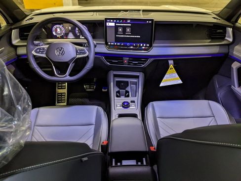 New 2026 Volkswagen Tiguan SE R-Line image 12