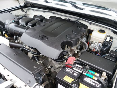 Used 2014 Toyota FJ Cruiser 4WD image 9