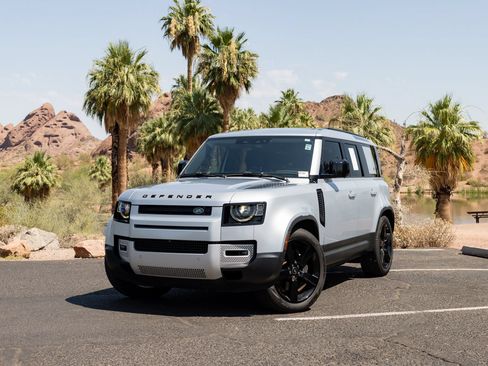 Used 2023 Land Rover Defender 110 SE AWD/4WD image 8