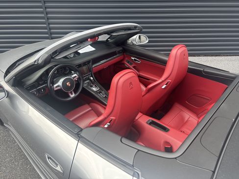 Used 2015 Porsche 911 Turbo image 25