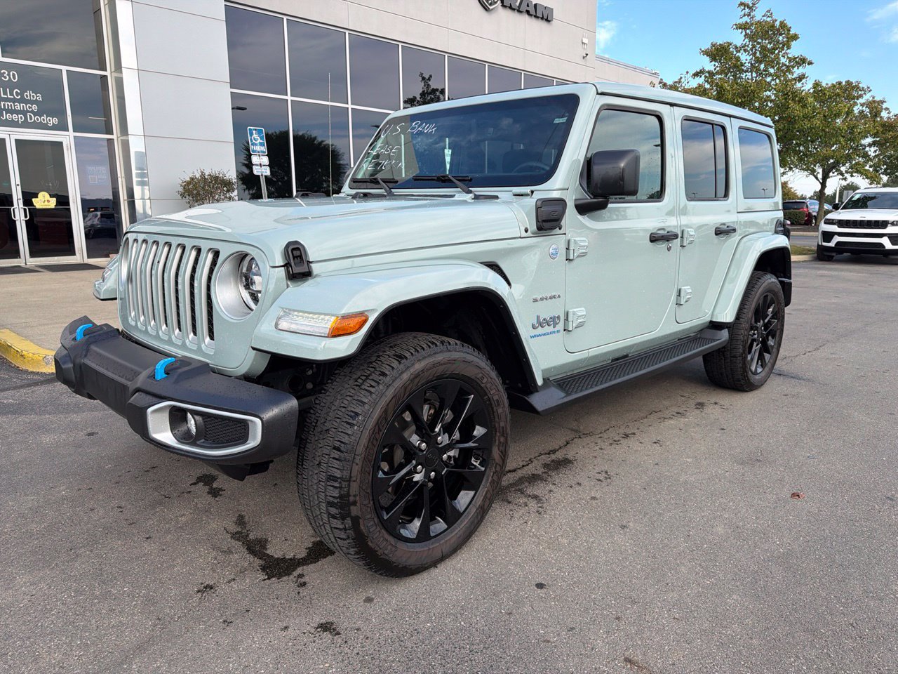 Used 2023 Jeep Wrangler Unlimited Sahara w/ Cold Weather Group AWD/4WD image 3