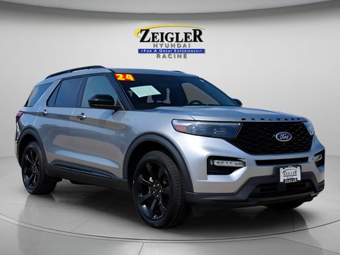 Used 2024 Ford Explorer ST-Line w/ Class IV Trailer Tow Package AWD/4WD image 1