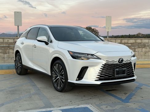 New 2026 Lexus RX 350 RX 350h Premium+ image 2