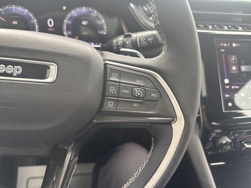 Used 2023 Jeep Grand Cherokee Altitude image 19